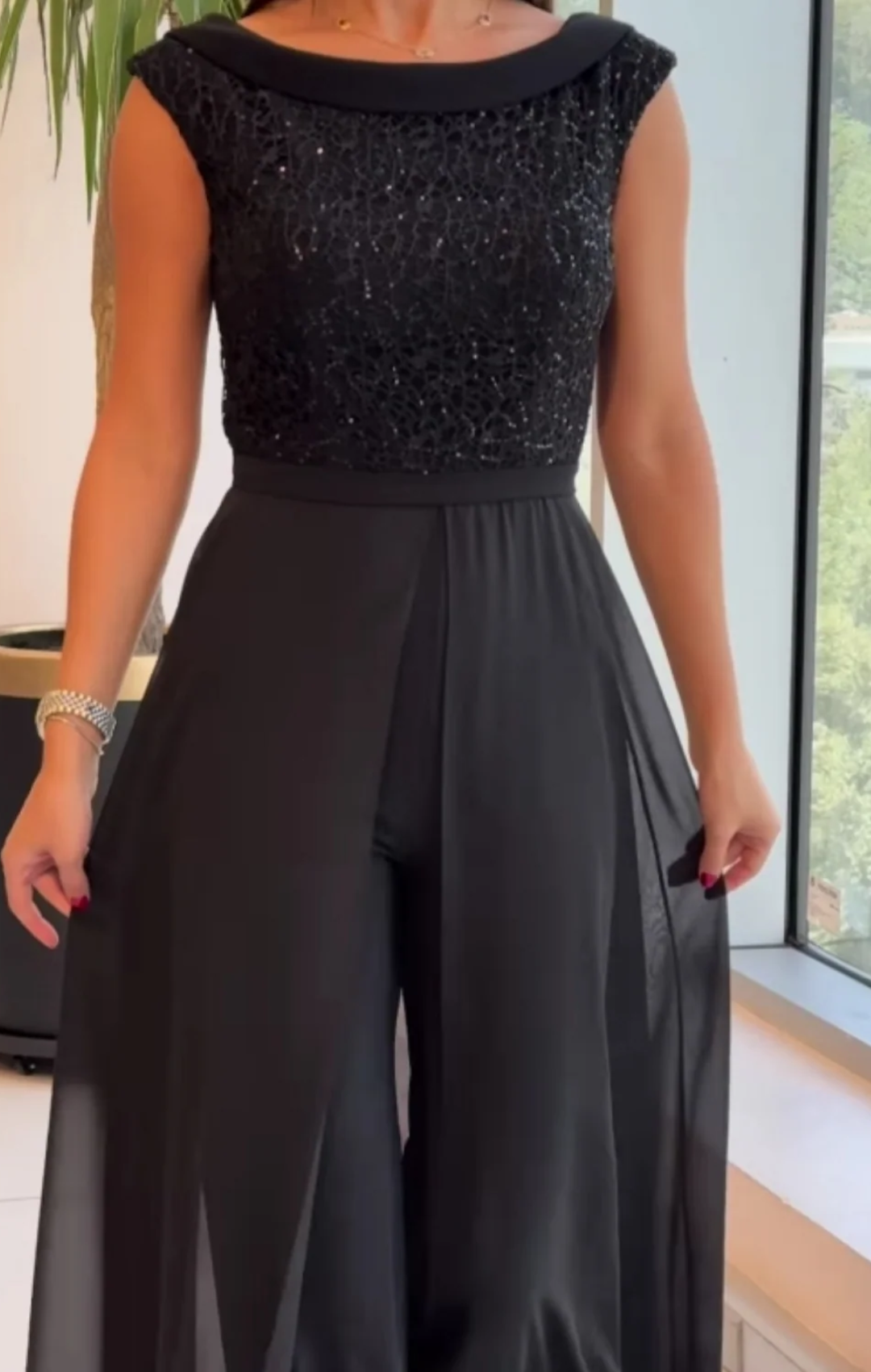 LUNA - Elegante mono sin mangas